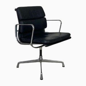 Schwarzer Soft Pad Group Stuhl aus Leder von Herman Miller für Eames, 1960er