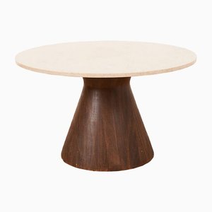 Mesa auxiliar con base de madera maciza teñida y lacada y tablero de travertino