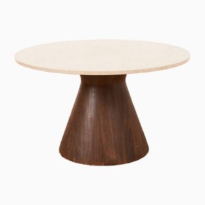 Tavolino con base in legno massiccio tinto scuro e ripiano in travertino