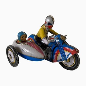 Motocicleta de cuerda vintage de juguete con copiloto y llave