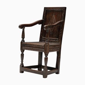 Antiker englischer Armlehnstuhl aus geschnitzter Eiche