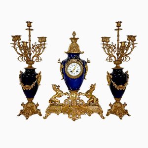 Orologio in stile Luigi XVI in bronzo dorato con vasi, set di 3