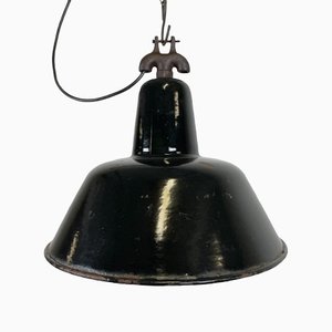 Lámpara de techo industrial esmaltada en negro con superficie de hierro fundido, años 50