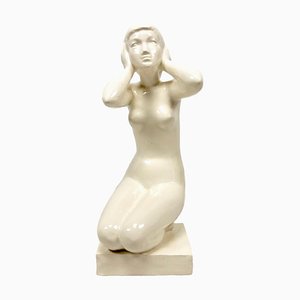 Statua di una donna nuda in ginocchio di South Bohere Bechyně, anni '60