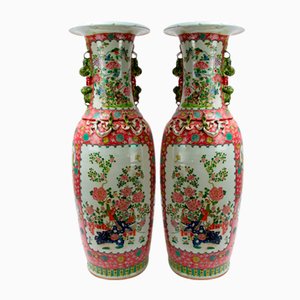 Chinesische Porzellanvasen in Rosen-Optik, 2er Set