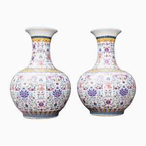 Jarrones Qianlong chinos con forma de bulbo de porcelana. Juego de 2