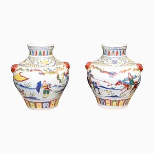 Jarrones Qianlong chinos de porcelana pintados a mano. Juego de 2