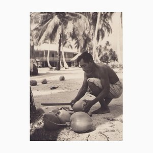 Hanna Seidel, Panama Mann mit Kokosnuss, Schwarzweiß Fotografie, 1960er