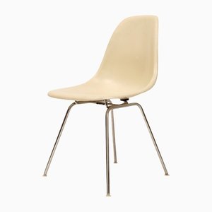 Chaise d'Appoint Vintage en Fibre de Verre de Charles & Ray Eames