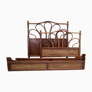 Estructura de cama de madera curvada de Thonet