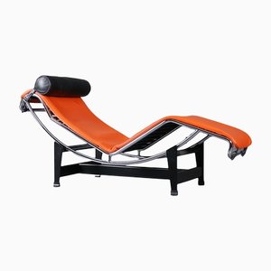 Chaise longue LC4 in pelle arancione di Le Corbusier & Pierre Jeanneret per Cassina