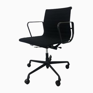 Black EA 117 Swivel Chair in Aluminum by Charles & Ray Eames for Vitra