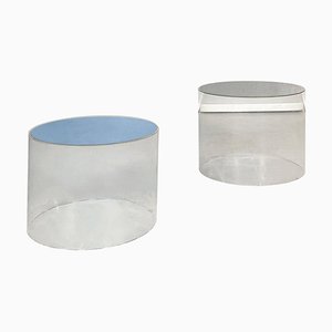 Mesas de centro italianas posmodernas cilíndricas de vidrio acrílico gris y azul, década de 2000. Juego de 2