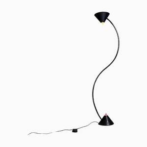 Lámpara de pie Yang italiana moderna de metal negro y plástico atribuida a Bieffeplast, años 80