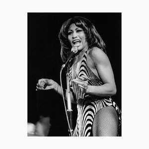 Impresión fotográfica de Mick Rock, Tina Turner on Stage, 1974