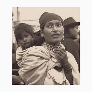 Hanna Seidel, madre ecuatoriana en el mercado, fotografía en blanco y negro, años 60