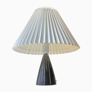 Dänische Tischlampe aus glasierter Keramik in Schwarz & Weiß von Søholm, 1960er