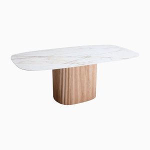 Mesa de comedor Yacht con bandeja de cerámica y pie de madera natural de BDV Paris Design Furnitures