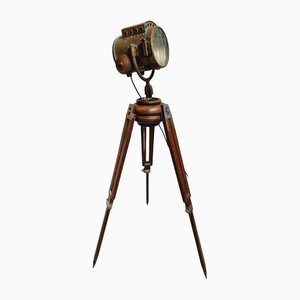 Lámpara de pie reflectora antigua de cobre con trípode de roble