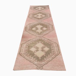 Alfombra de pasillo turca vintage de lana rosa, años 60