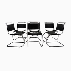 Minimalistische Stühle aus verchromtem Metall & schwarzem Leder, 1970er, 6er Set