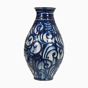 Blau glasierte Vase mit Swirl Design von Herman Kähler