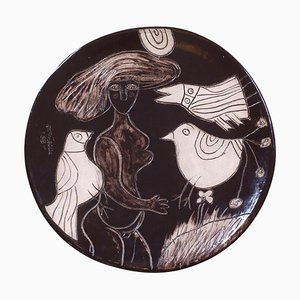 Plat Femme avec un Oiseau en Céramique par Corneille