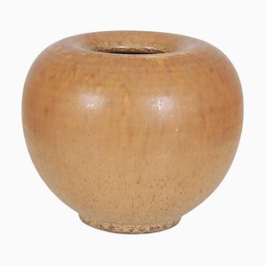 Kugelförmige Vase aus Steingut in Braun von Saxbo