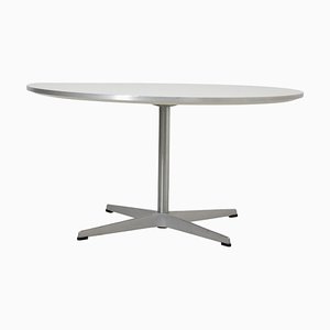 Table Basse Blanche par Arne Jacobsen pour Fritz Hansen, 2000s