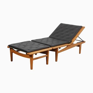 Dormeuse GE-01 con poggiapiedi in pelle nera di Hans J. Wegner per Getama, anni '60, set di 2