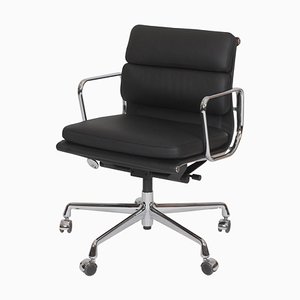 Chaise de Bureau EA-217 en Cuir Noir par Charles Eames pour Vitra