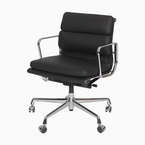 Sedia da ufficio EA-217 in pelle nera di Charles Eames per Vitra