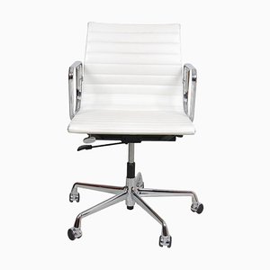 Silla de oficina Ea-117 de cuero blanco de Charles Eames para Vitra, década de 2000