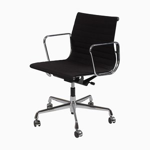 Chaise de Bureau Ea-117 en Tissu Hopsak Noir par Charles Eames pour Vitra