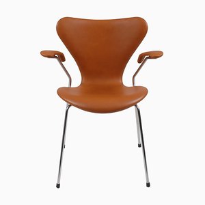 Butaca 3207 de cuero coñac de Arne Jacobsen para Fritz Hansen