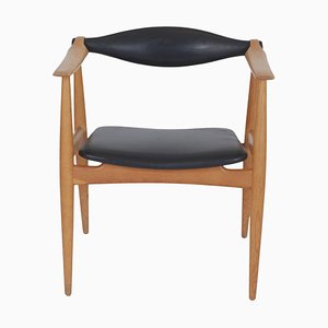 Sedia CH-34 in quercia e pelle nera di Hans J. Wegner per Carl Hansen & Søn