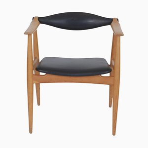 Sedia CH-34 in quercia e pelle nera di Hans J. Wegner per Carl Hansen & Søn