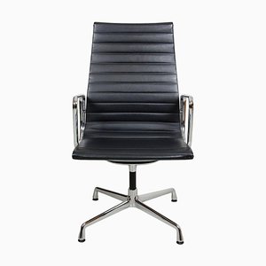 Silla EA-109 de cuero negro de Charles Eames para Vitra, década de 2000