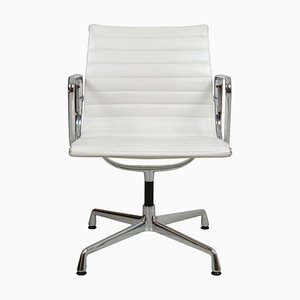 EA-108 Stuhl mit weißem Leder von Charles Eames für Vitra, 2000er