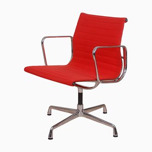 Roter Hopsak EA-108 Stuhl von Charles Eames für Vitra