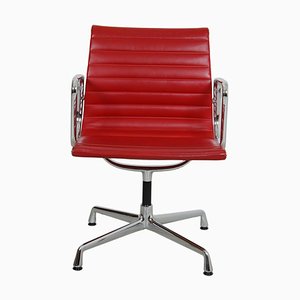 Silla EA-108 de cuero rojo de Charles Eames para Vitra, años 2000