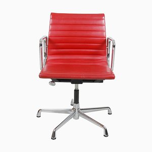 Roter EA-108 Stuhl aus Leder mit Kipp- und Drehfunktion von Charles Eames für Vitra, 1990er
