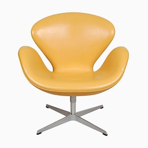 Swan Chair aus gelbem Leder von Arne Jacobsen für Fritz Hansen, 2000er