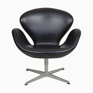 Swan Chair in Black Leather by Arne Jacobsen for Fritz Hansen