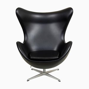 Egg Chair in Black Leather by Arne Jacobsen for Fritz Hansen