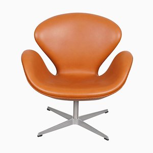 Swan Chair in Walnut Aniline Leather by Arne Jacobsen for Fritz Hansen