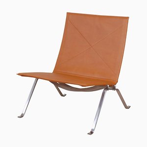 Poltrona PK-22 in pelle color cognac di Poul Kjærholm per Fritz Hansen