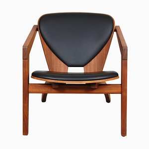 Butterfly Chair in Walnut and Black Leather by Hans Wegner for Getama