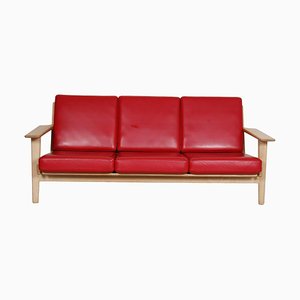 Drei-Personen Sofa aus rotem Leder mit Gestell aus Eiche von Hans J. Wegner für Getama