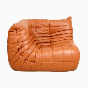 Sedia ad angolo Togo in pelle color cognac di Michel Ducaroy per Ligne Roset, anni '70